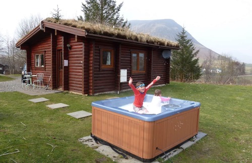 Spittal of Glenshee Cabin | Log Cabin with Hot Tub for 2 | In the Cairngorm National Park | Accepts Dogs