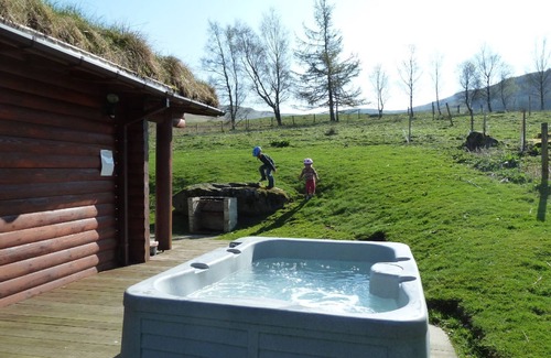 Spittal of Glenshee Cabin | Log Cabin with Hot Tub | Sleeps 4 | In the Cairngorm National Park | Accepts Dogs