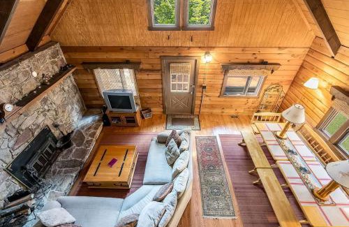 Great Cacapon House | Log Cabin w Loft, Hot Tub, Deck, Fire Pit, & WiFi