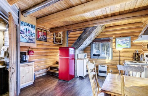 Yukon Cabin | Log Cabin with Amazing Mountain & Lake Views (Pet Friendly)