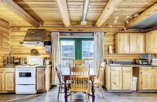 Yukon Cabin | Log Cabin with Amazing Mountain & Lake Views (Pet Friendly)