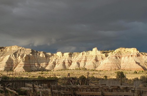 Cannonville House | Log Cottages at Bryce Canyon #3