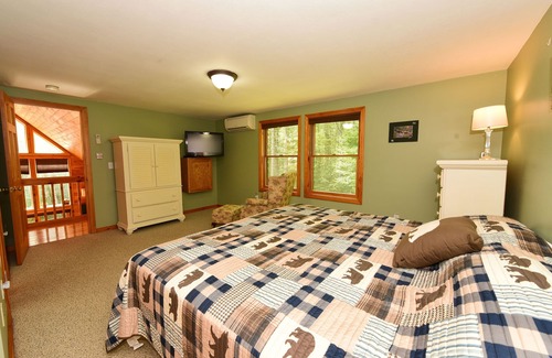 Center Conway Cabin | Log Home with AC, Private Pool, Hot Tub and Firepit. Minutes to North Conway