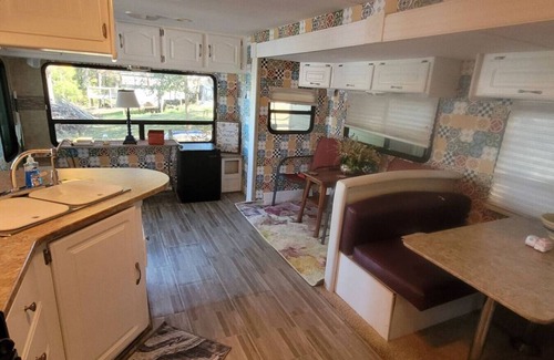 Lincoln Apartment | Logan Martin Lake Sunroom camper