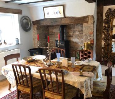 Westbrook Court Bed & Breakfast | Logaston Common Farmhouse