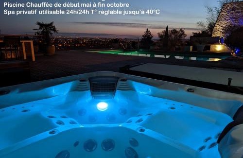 Agen Apartment | Logement avec Spa Privatif Jacuzzi Grande terrasse sans vis à vis Sky House Agen
