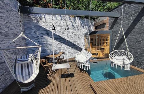 Agen Apartment | Logement avec Spa Privatif Jacuzzi Grande terrasse sans vis à vis Sky House Agen