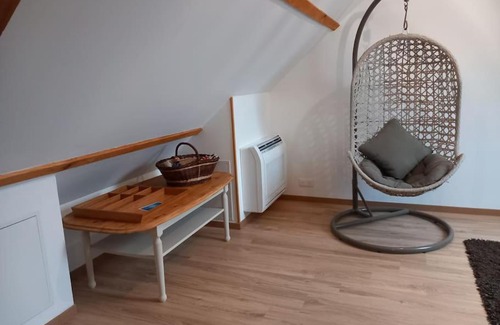 Dun-sur-Auron Apartment | Logement climatisé à la campagne avec terrasse