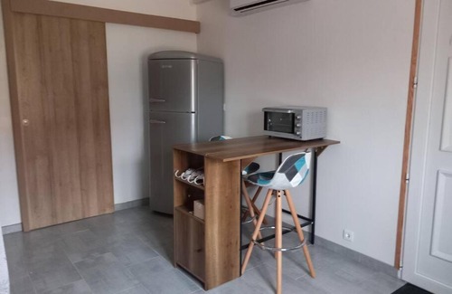 Dun-sur-Auron Apartment | Logement climatisé à la campagne avec terrasse