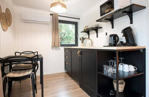 Bennecourt Boat Rental | Logement Flottant Atypique "Le Tribord"