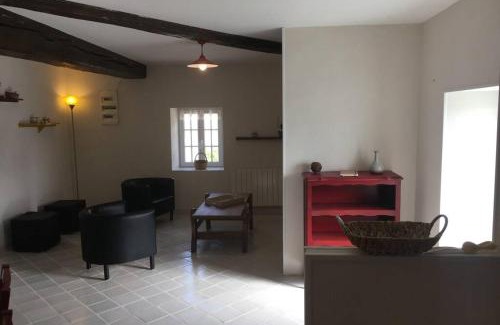Treigny Apartment | logement indépendant LE POULAILLER proche Guédelon