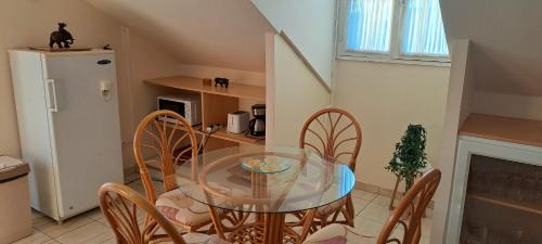 Belcourt Apartment | Logement spacieux deux pièces à Baie Mahault