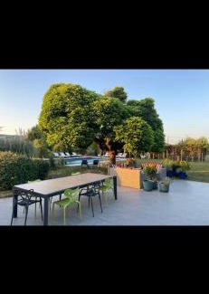Alix Apartment | Logements chaleureux dans Maison avec piscine à 35 min de LYON