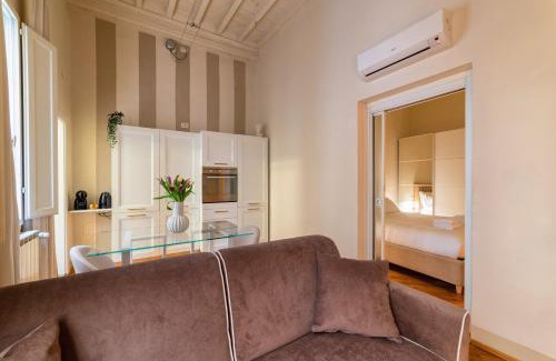 Sant' Ambrogio Apartment | LOGGIA 17 Central APT