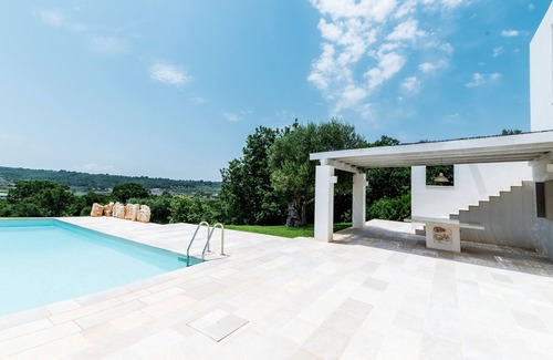 Ostuni Villa | Loggia D'Itria Design Villa, private pool, wifi, air-con.
