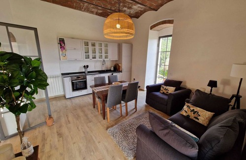 Castagneto Carducci Apartment | "Loggia" neat apartment in a country house, garden, sea view, 6 km to the sea