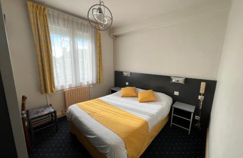 Beaumont-sur-Sarthe Hotel | Logis de la Barque