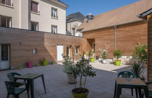Beaumont-sur-Sarthe Hotel | Logis de la Barque