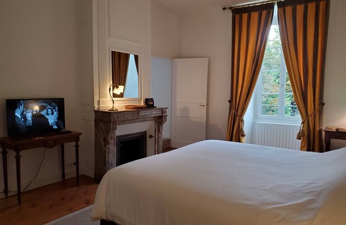 Cognac Bed & Breakfast | Logis des Tourelles, the Verteuil room