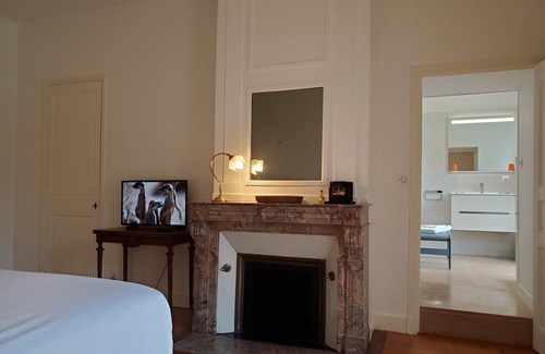 Cognac Bed & Breakfast | Logis des Tourelles, the Verteuil room