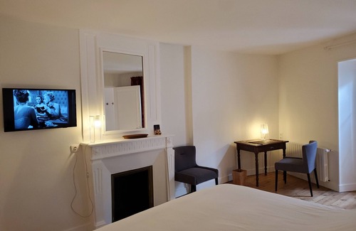 Cognac Bed & Breakfast | Logis des Tourelles, the Salignac room (3 people)