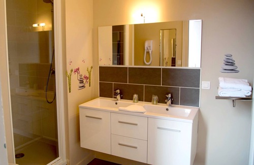 Bourgtheroulde-Infreville Hotel | Logis Hôtel La Corne d'Abondance