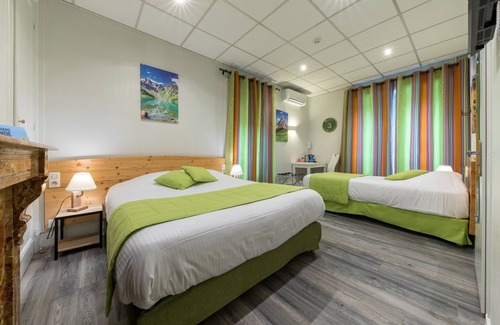 Bourgoin-Jallieu Hotel | Logis Hôtel la Commanderie de Champarey