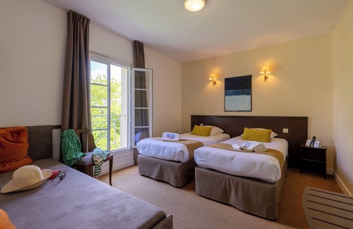 Saujon Hotel | Logis Hôtel Le Richelieu - Royan Atlantique