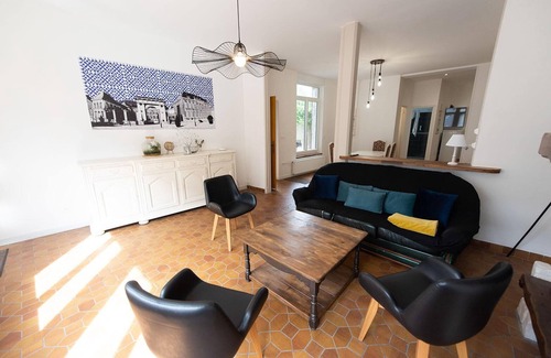 Le Cateau-Cambresis Hotel | Logis Hostellerie Du Marche