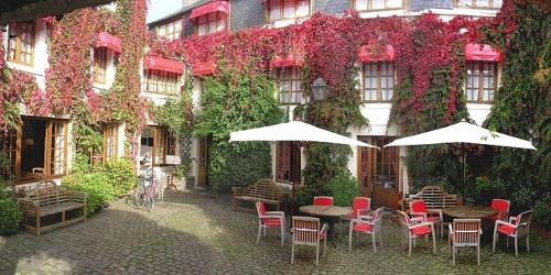 Saint-Vaast-la-Hougue Hotel | Logis Hotel Les Fuchsias