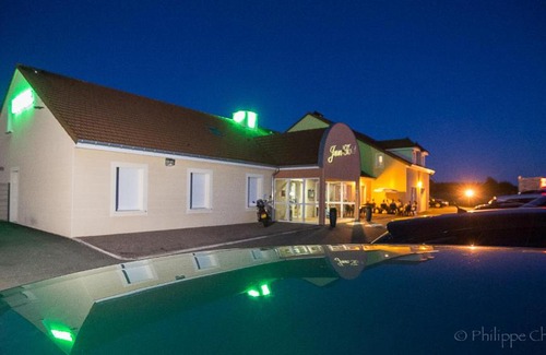 Saints-Geosmes Hotel | Logis Jum'Hotel