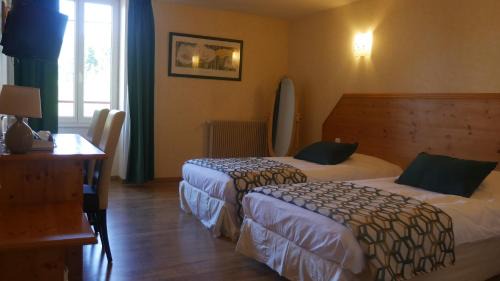 Montmelard Hotel | Logis Le Saint Cyr