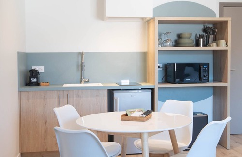 Pont-de-Vaux Apartment | Logis les Cepages-Restaurant le Raisin