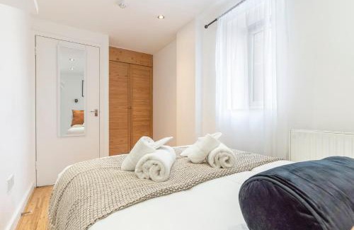Shacklewell Apartment | London 2 Bed Flat, Sleeps 5, O2 Academy