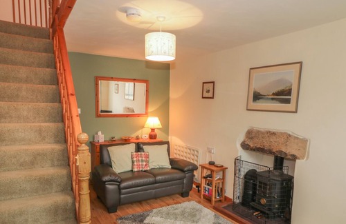 Llithfaen Cottage | LONDON BACH, pet friendly, with open fire in Llithfaen
