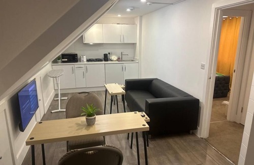 Kidbrooke with Hornfair Apartment | London Glamour Apartment Two