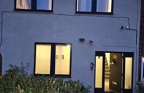 Kidbrooke with Hornfair Apartment | London Glamour Apartment Two