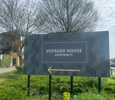 Heathrow Villages Apartment | London Heathrow Airport Apartment Voyager House Terminal 12345 - EV electric and Parking available