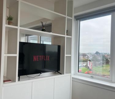 Heathrow Villages Apartment | London Heathrow Airport Apartment Voyager House Terminal 12345 - EV electric and Parking available