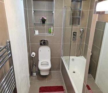Kidbrooke with Hornfair Apartment | LONDON SLEEPHOUSE PARTYING Is NOT ALLOWED PLS