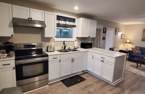 Kedron Cottage | LondonHouse615nRelax & Rejuvenate:Tranquility Awaits! 2 bed/1bath @ Aly Farm