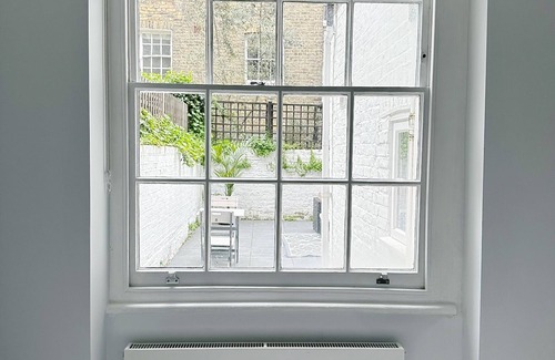 Churchill Apartment | Londwell - Chelsea Garden Flat - Private Oasis