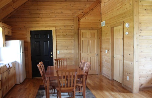 Lee's Summit Cabin | Lone Jack Cabin - Studio Suite