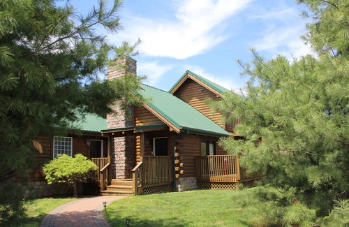 Lee's Summit Cabin | Lone Jack Cabin - Studio Suite