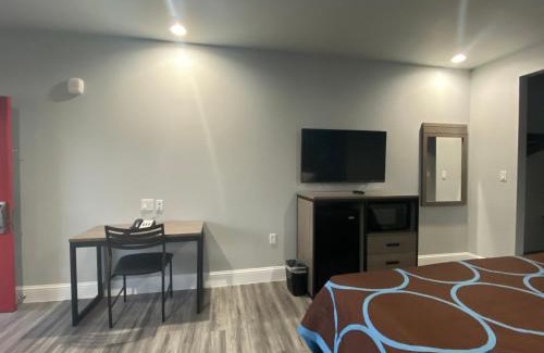 Dickinson Hotel | Lone Star Inn - Dickinson