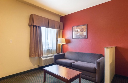Victoria Hotel | Lone Star Inn & Suites