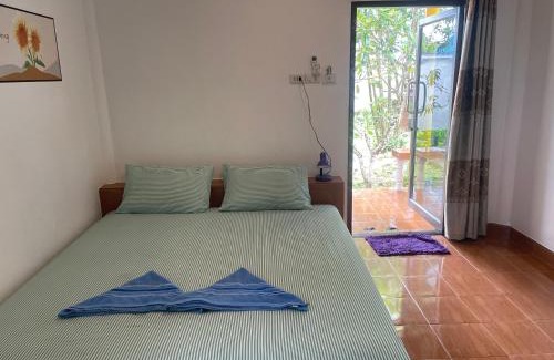 Bai Lan Resort | Lonely Beach Pool Resort