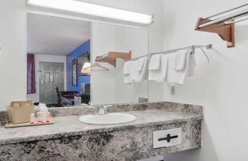 Erick Hotel | Lonestar Inn & Suites, Erick OK – Hwy 40 BY OYO