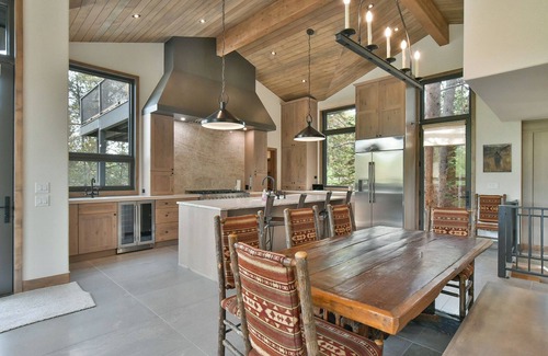 Warrior's Mark West House | Lonestar Lodge: Sweeping Mountain Views, Hot Tub & Patio
