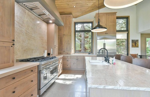 Warrior's Mark West House | Lonestar Lodge: Sweeping Mountain Views, Hot Tub & Patio